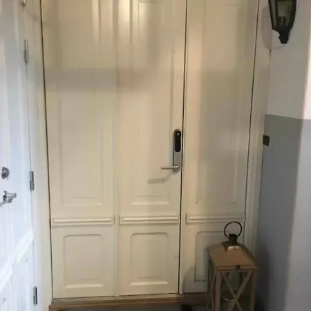 Vakker, Svaert Sentral Med 3 Soverom Appartement