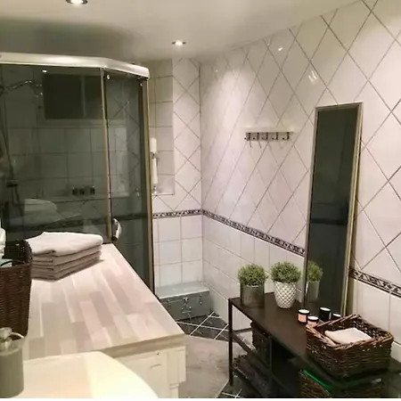 Vakker, Svaert Sentral Med 3 Soverom 아파트