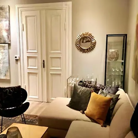 Vakker, Svaert Sentral Med 3 Soverom Apartment *