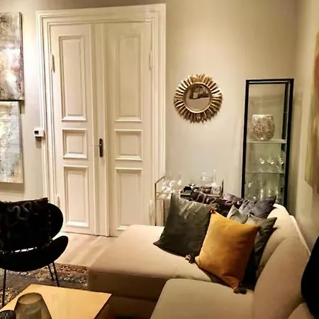 Vakker, Svaert Sentral Med 3 Soverom 아파트 *